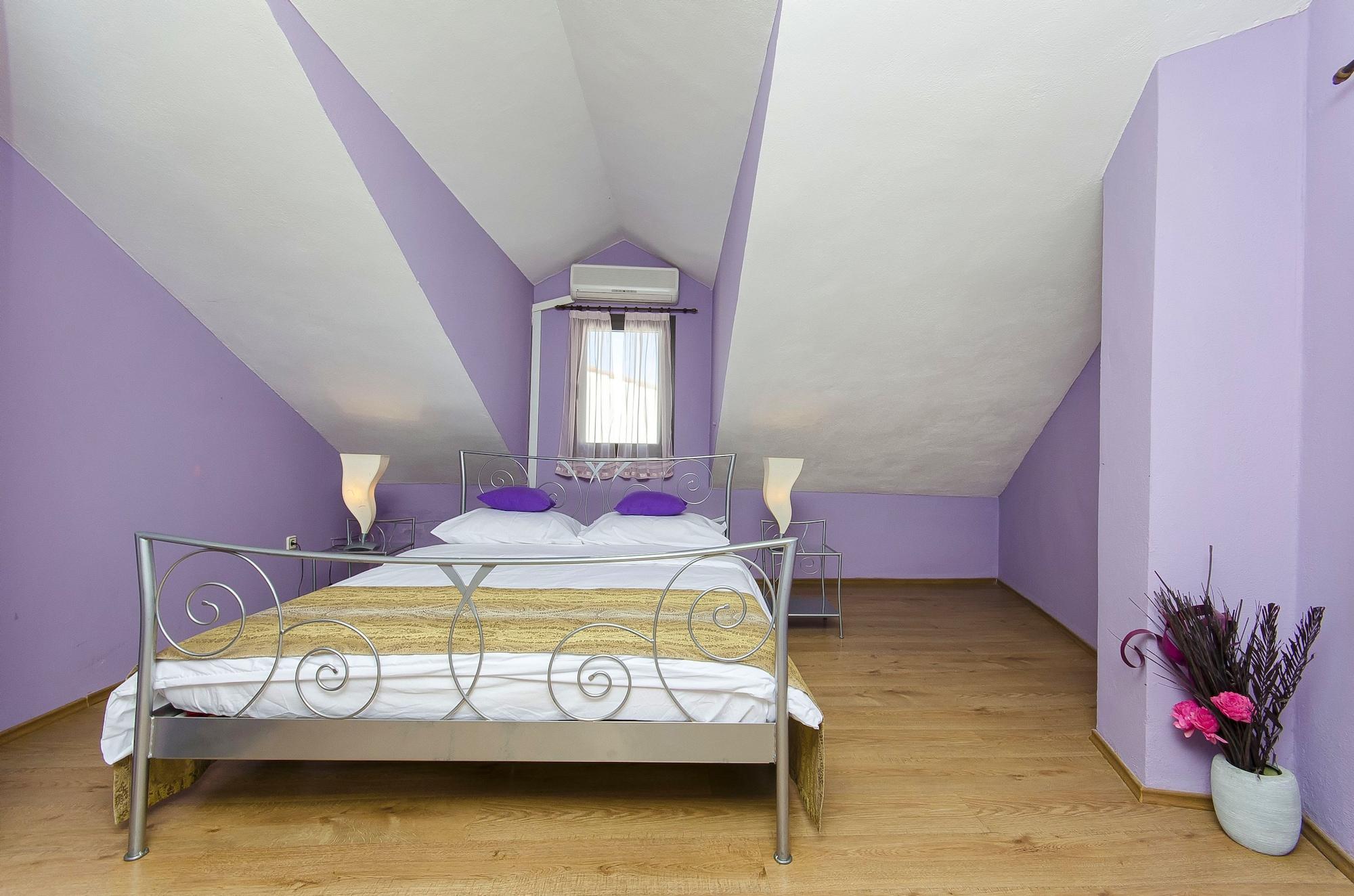 พาเลซ เดรอสซี Bed & Breakfast โตรกีร์ ภายนอก รูปภาพ