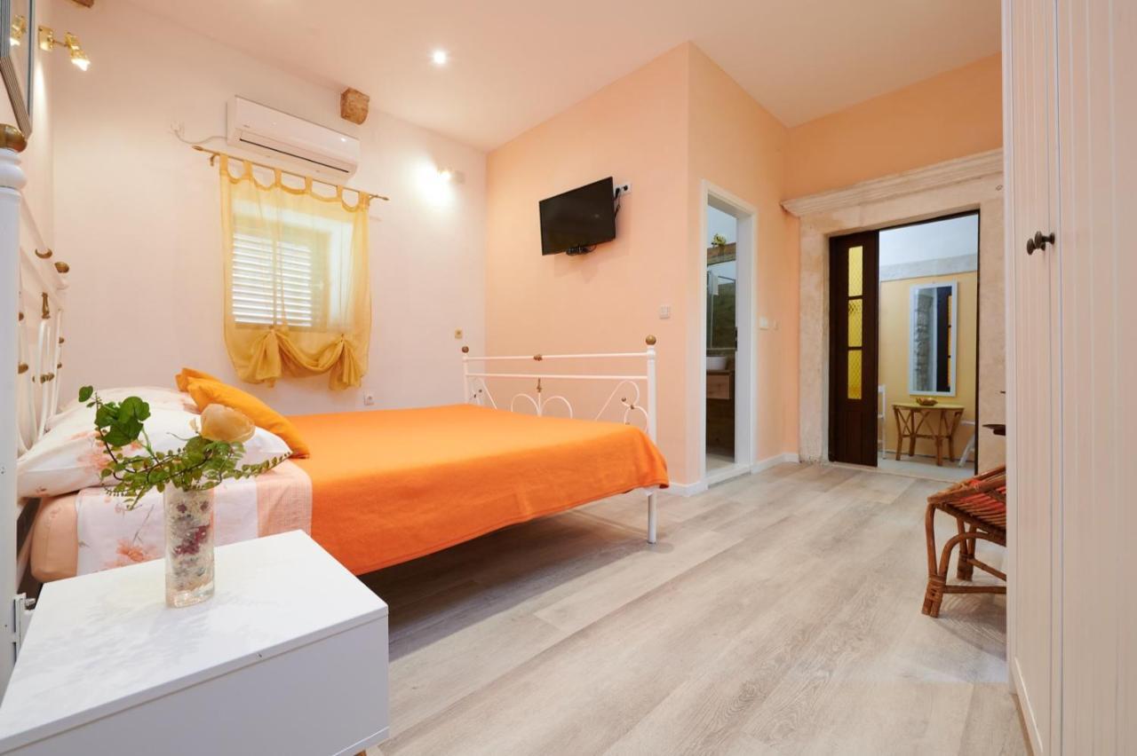 พาเลซ เดรอสซี Bed & Breakfast โตรกีร์ ภายนอก รูปภาพ