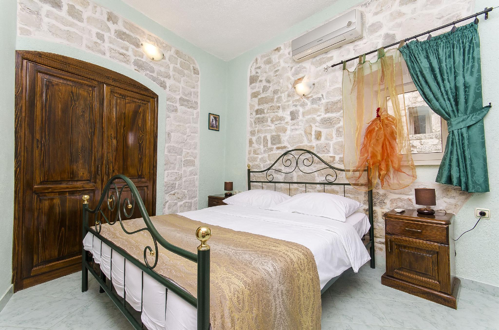 พาเลซ เดรอสซี Bed & Breakfast โตรกีร์ ภายนอก รูปภาพ