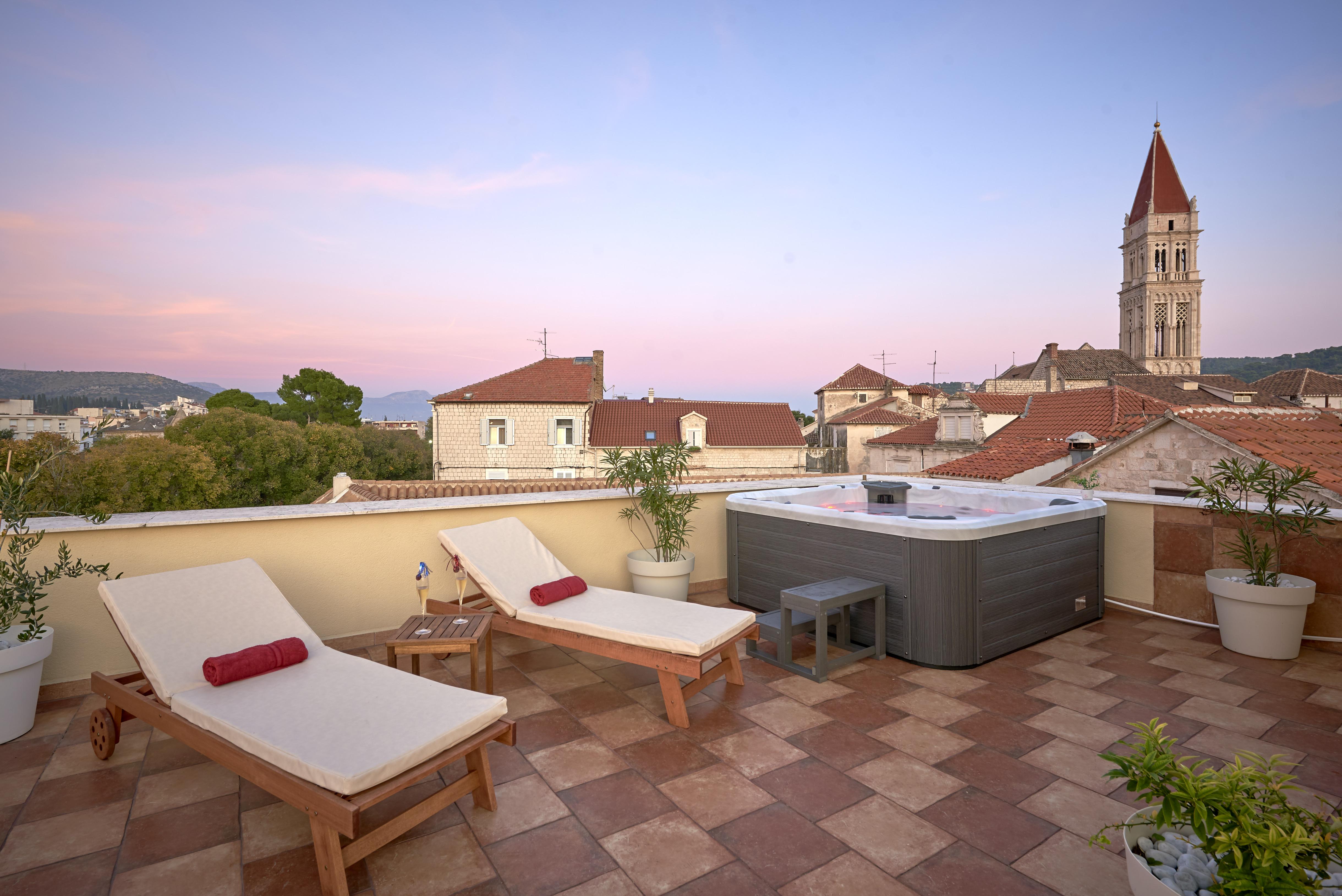 พาเลซ เดรอสซี Bed & Breakfast โตรกีร์ ภายนอก รูปภาพ