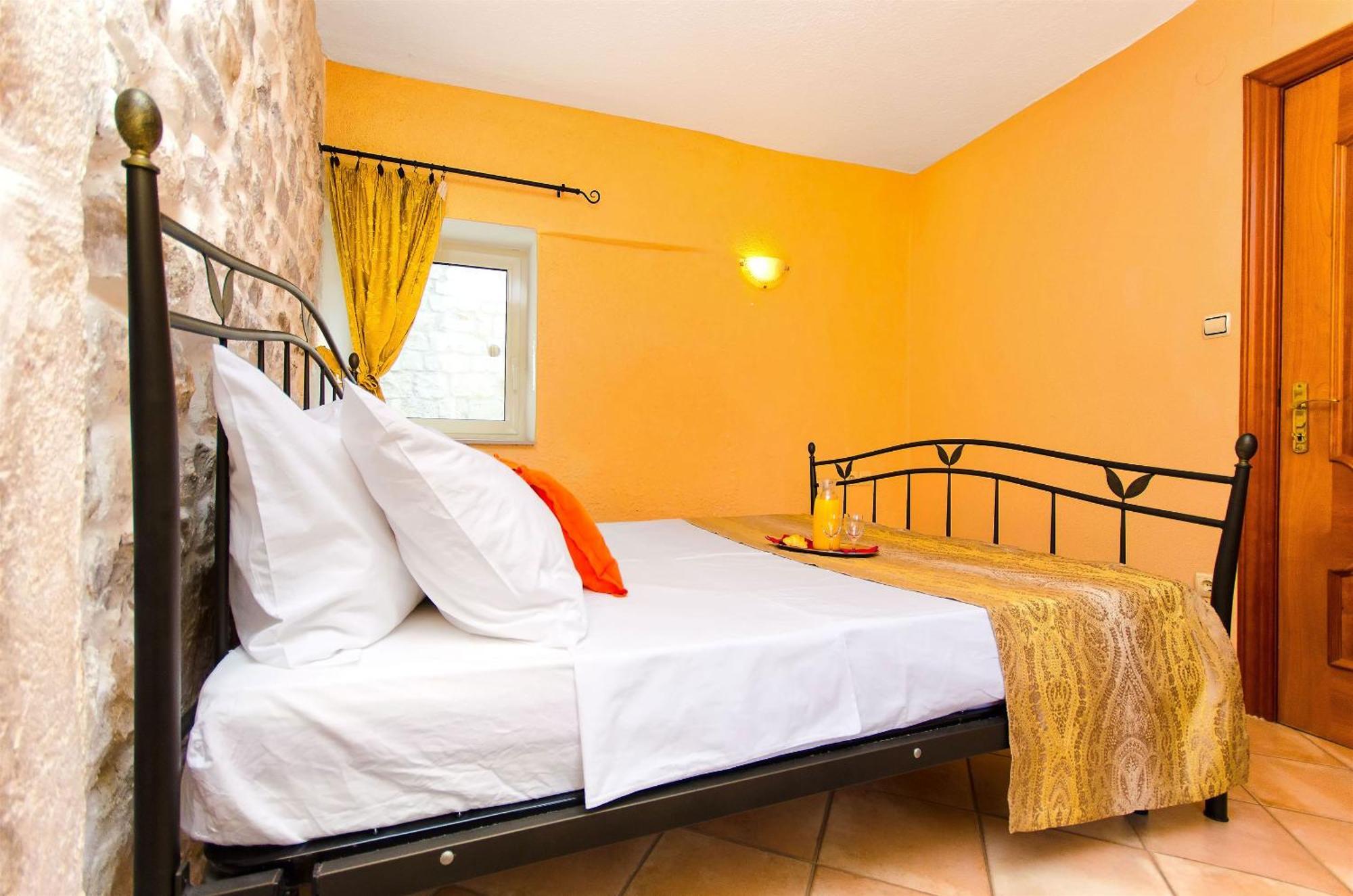 พาเลซ เดรอสซี Bed & Breakfast โตรกีร์ ภายนอก รูปภาพ