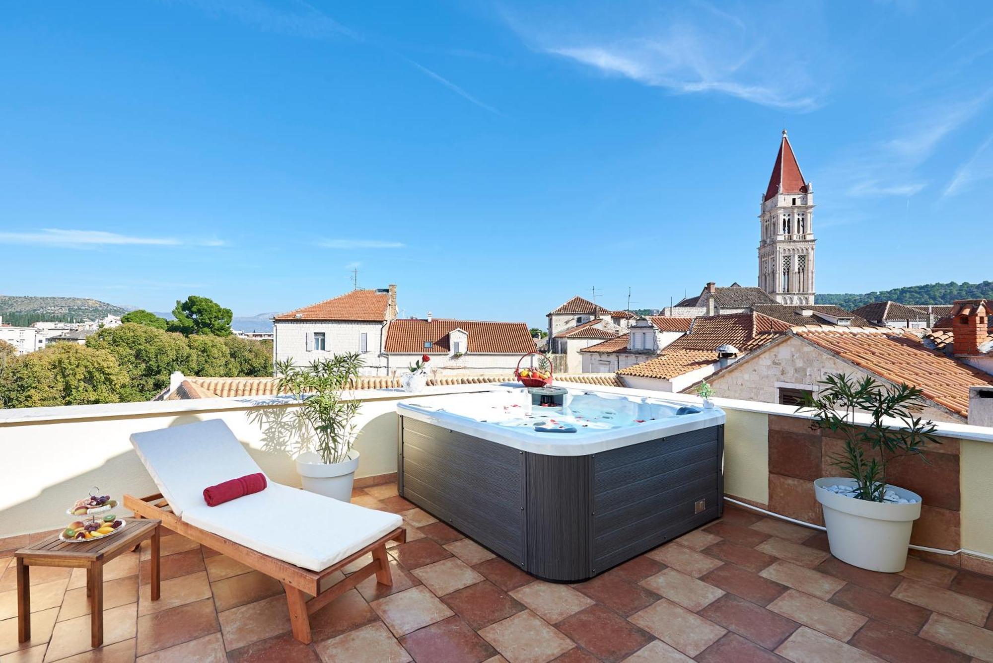 พาเลซ เดรอสซี Bed & Breakfast โตรกีร์ ภายนอก รูปภาพ