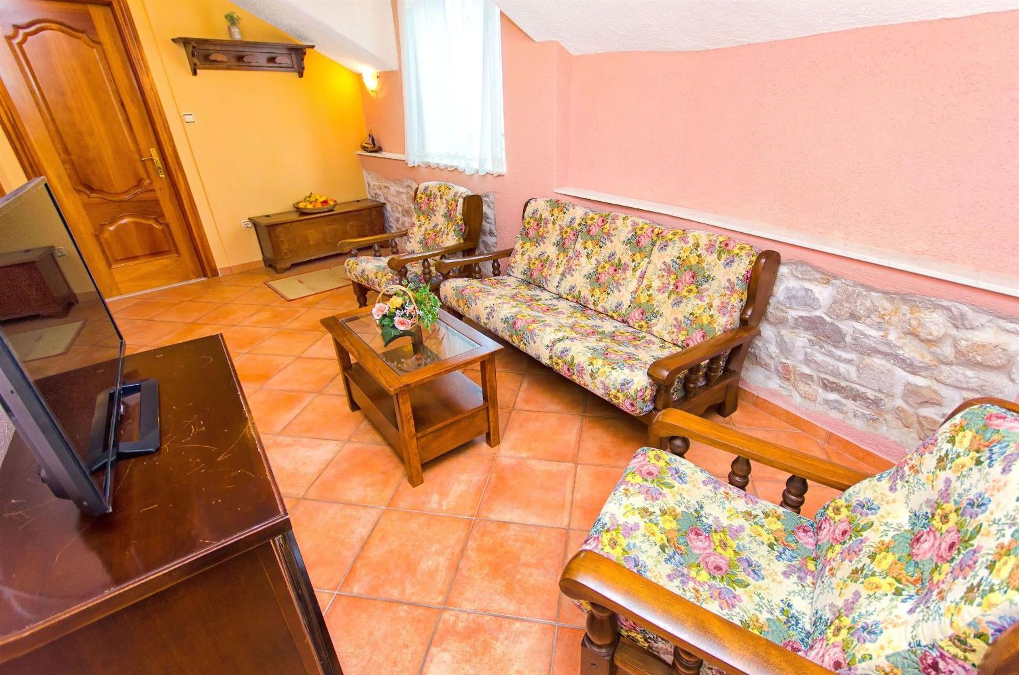 พาเลซ เดรอสซี Bed & Breakfast โตรกีร์ ภายนอก รูปภาพ