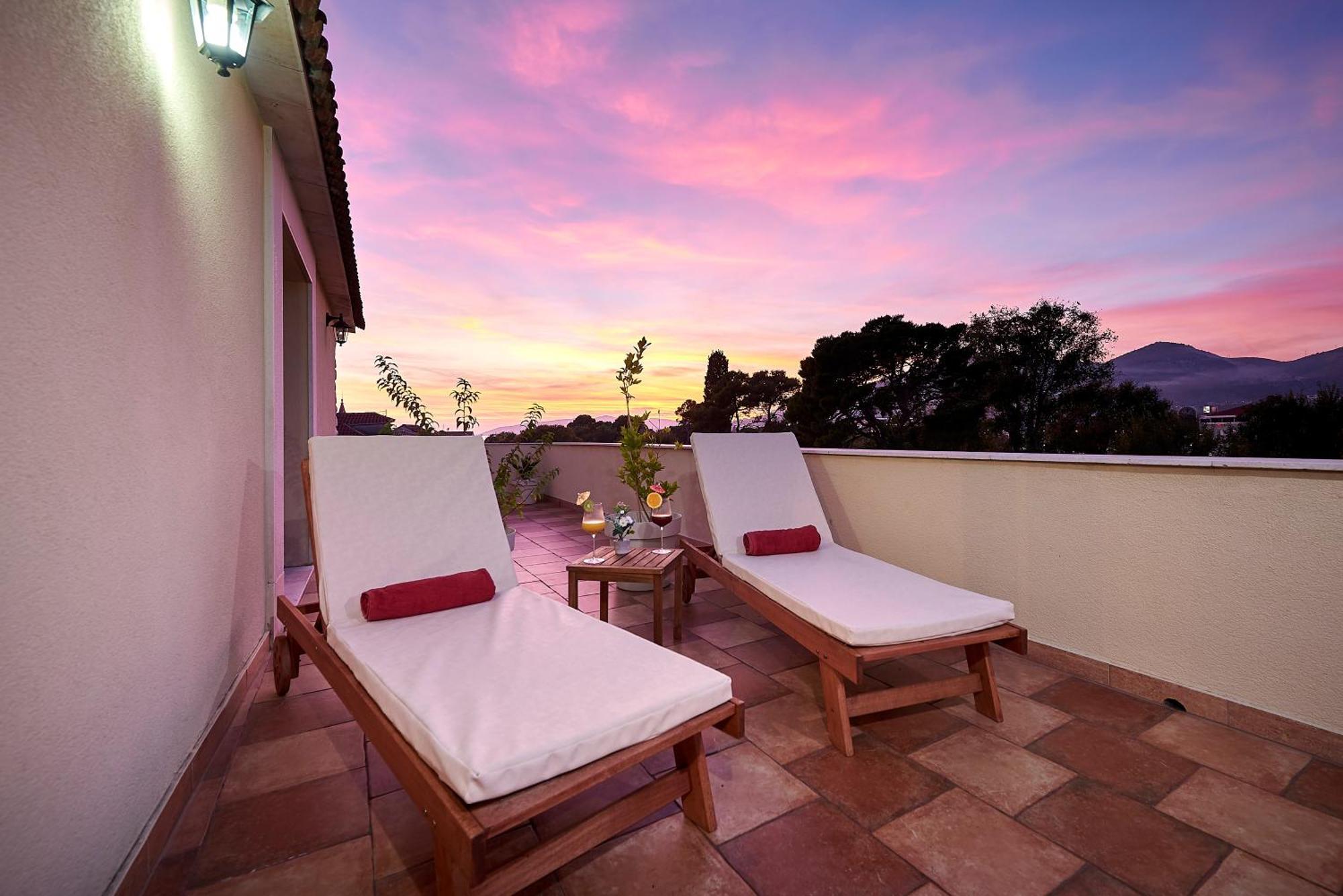 พาเลซ เดรอสซี Bed & Breakfast โตรกีร์ ภายนอก รูปภาพ