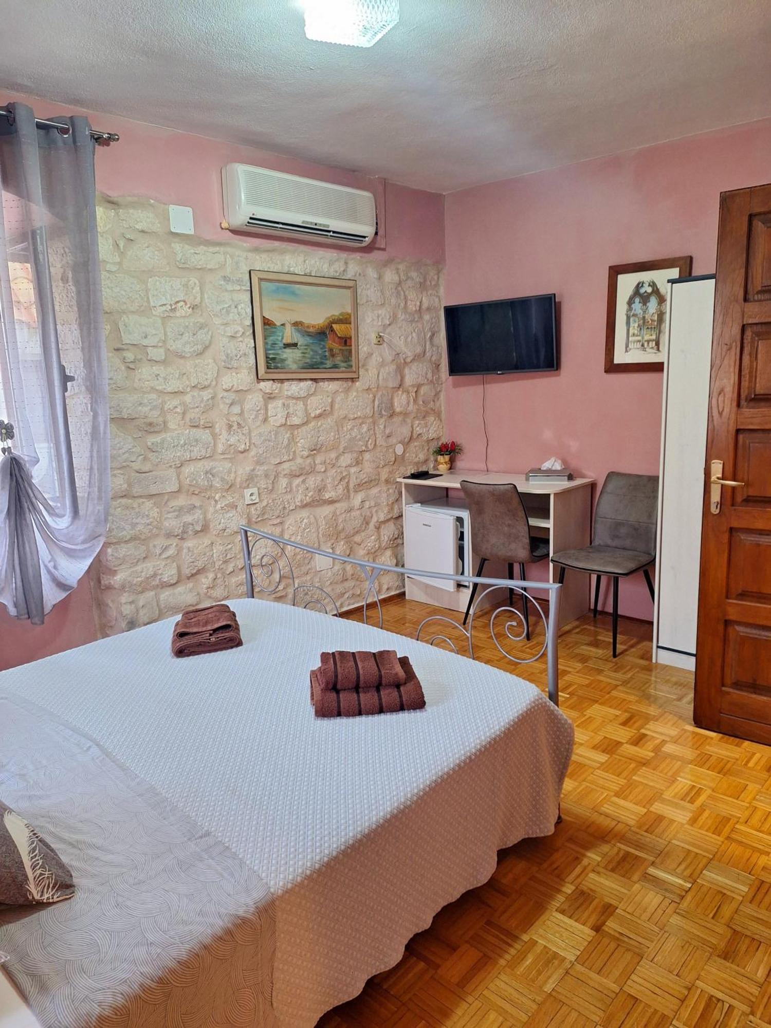 พาเลซ เดรอสซี Bed & Breakfast โตรกีร์ ภายนอก รูปภาพ