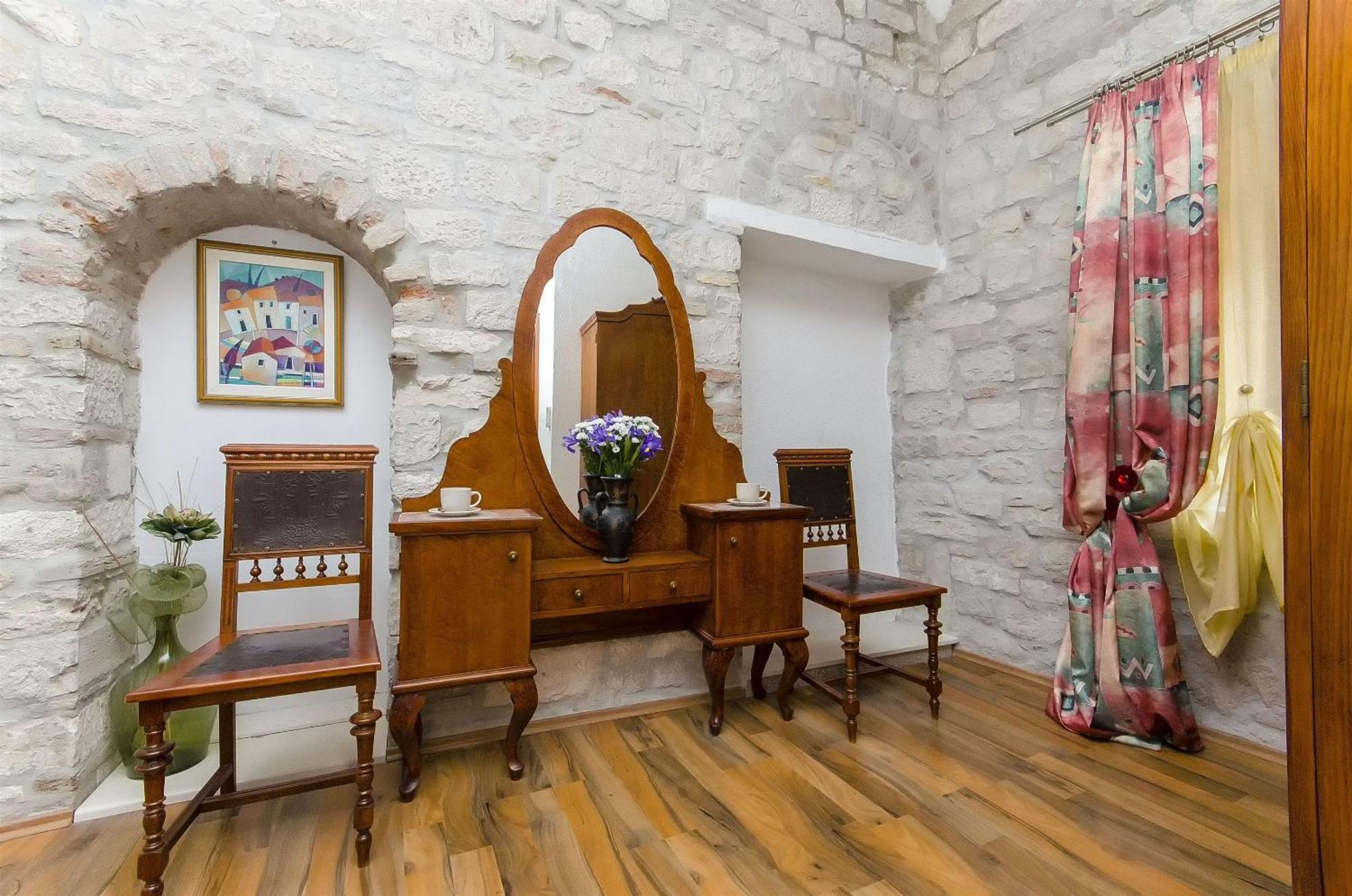 พาเลซ เดรอสซี Bed & Breakfast โตรกีร์ ภายนอก รูปภาพ