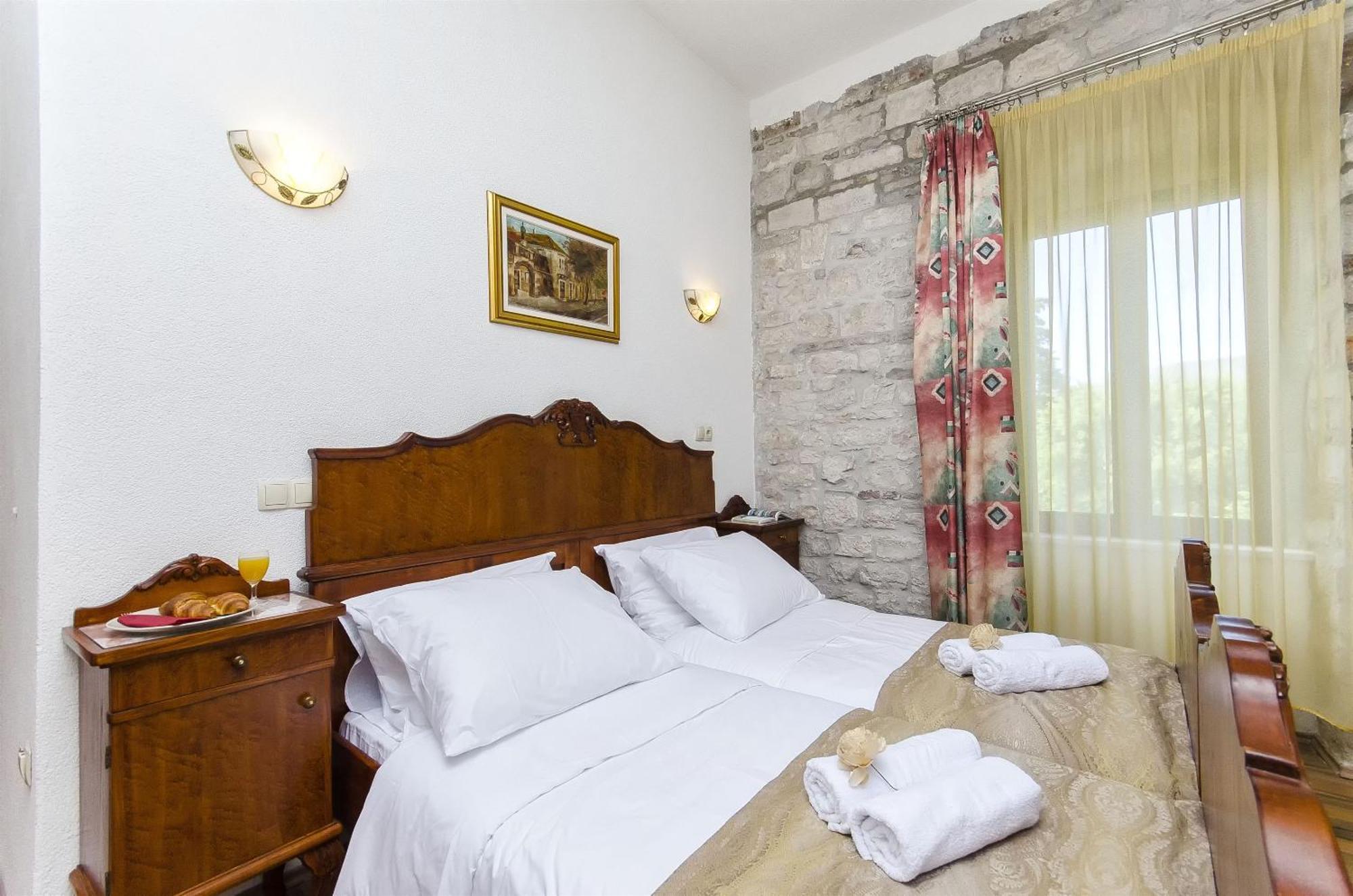 พาเลซ เดรอสซี Bed & Breakfast โตรกีร์ ภายนอก รูปภาพ