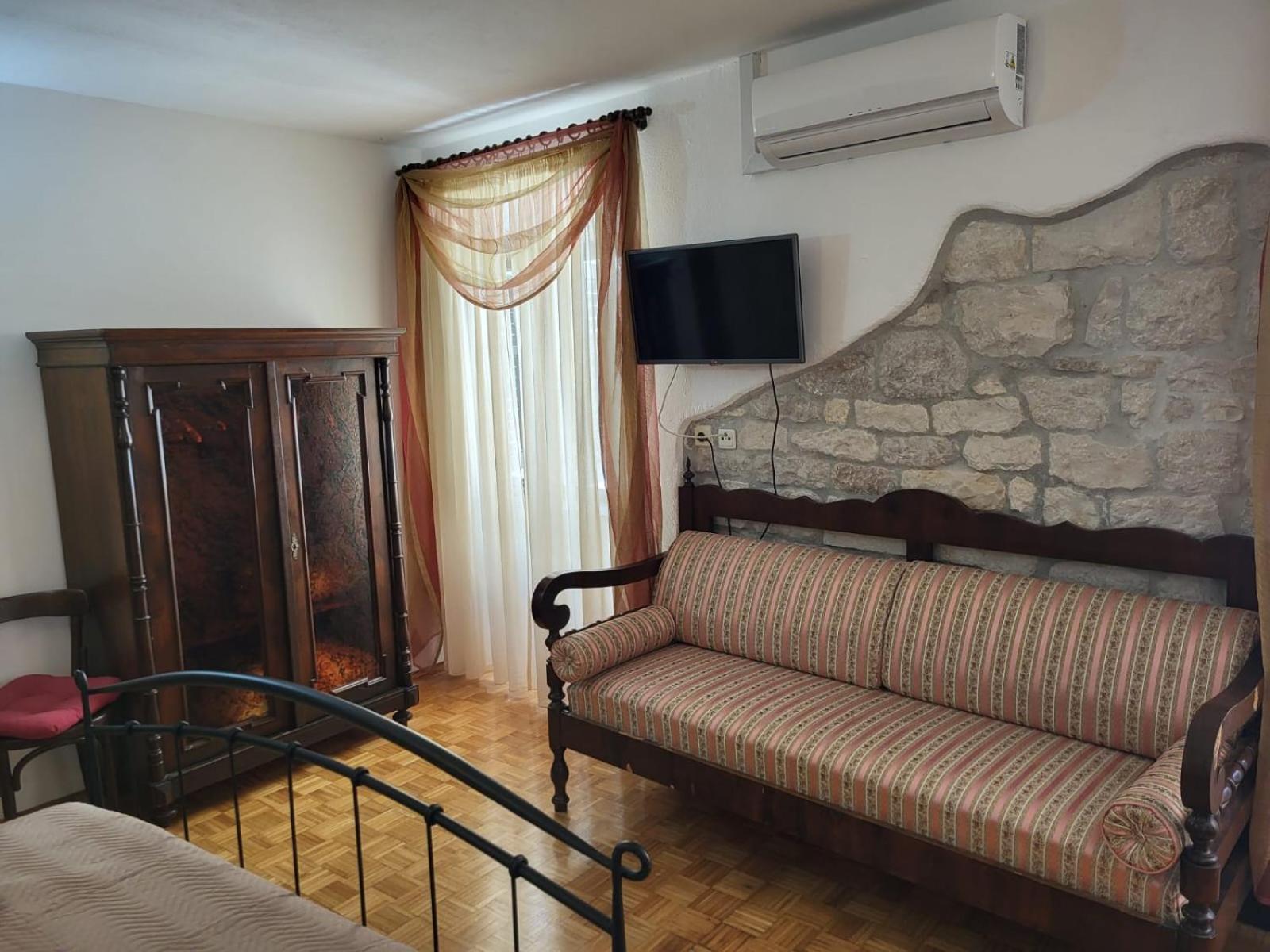 พาเลซ เดรอสซี Bed & Breakfast โตรกีร์ ภายนอก รูปภาพ