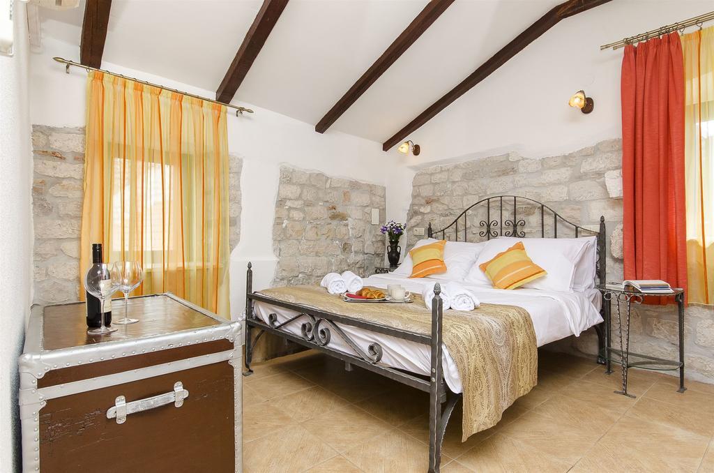 พาเลซ เดรอสซี Bed & Breakfast โตรกีร์ ภายนอก รูปภาพ