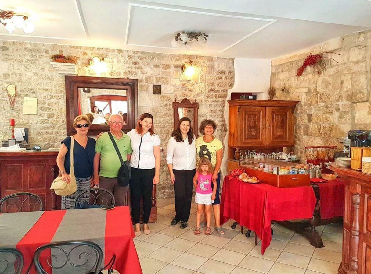 พาเลซ เดรอสซี Bed & Breakfast โตรกีร์ ภายนอก รูปภาพ
