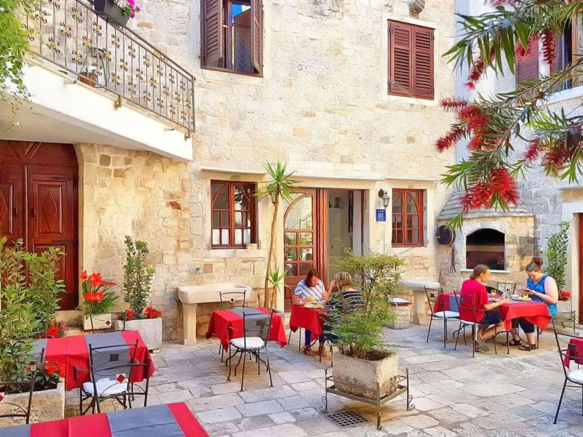 พาเลซ เดรอสซี Bed & Breakfast โตรกีร์ ภายนอก รูปภาพ
